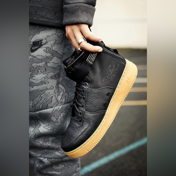 Women’s Nike SF Air Force 1 Mid Black Gum - - Picture 1 of 16